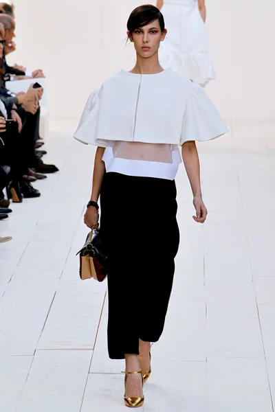 Look 3